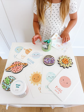 Planets mini tray sensory kit